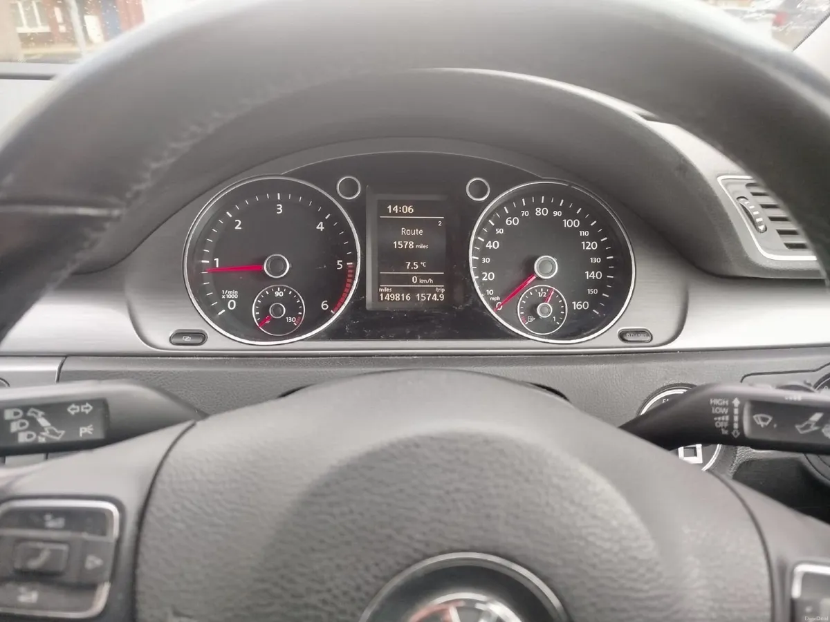 Volkswagen Passat 2011 - Image 2