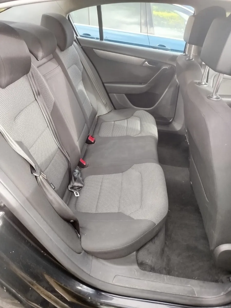 Volkswagen Passat 2011 - Image 3