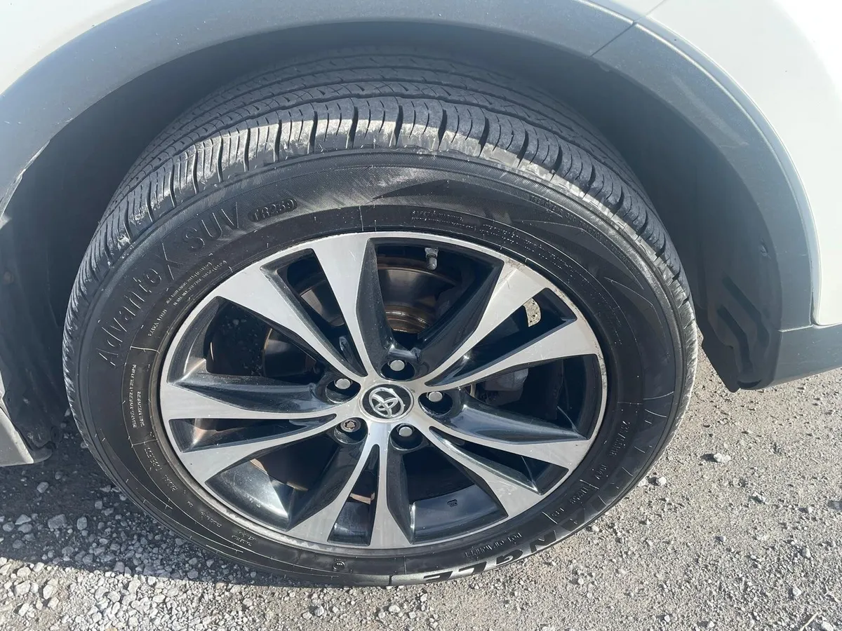 Toyota rav 4 2 litre diesel 4 wheel model - Image 4