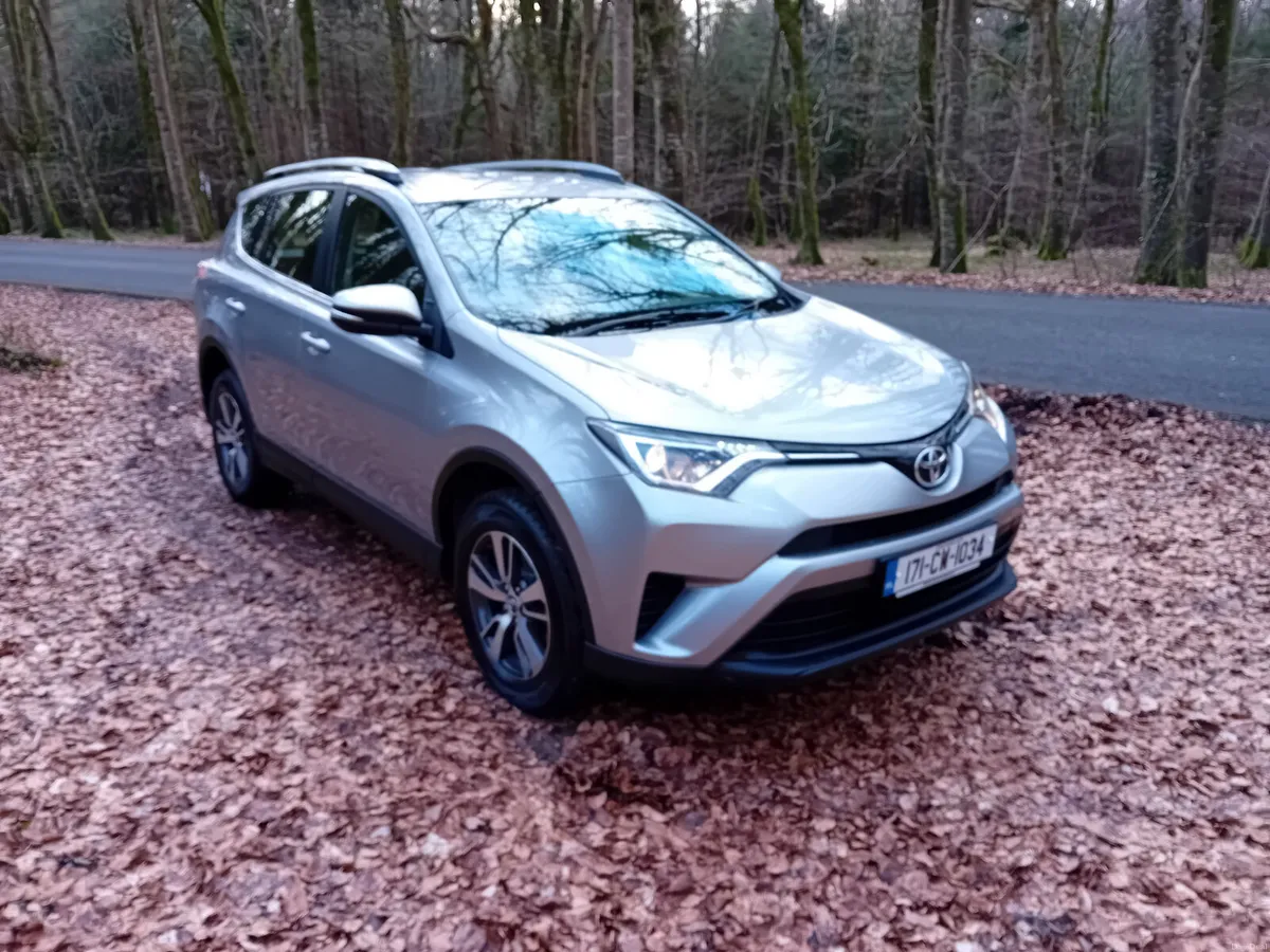 171 Toyota RAV4, 2.0D LUNA 6 SPEED SUV - Image 3