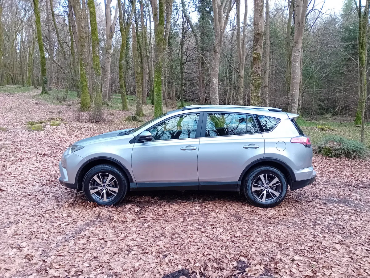 171 Toyota RAV4, 2.0D LUNA 6 SPEED SUV - Image 4