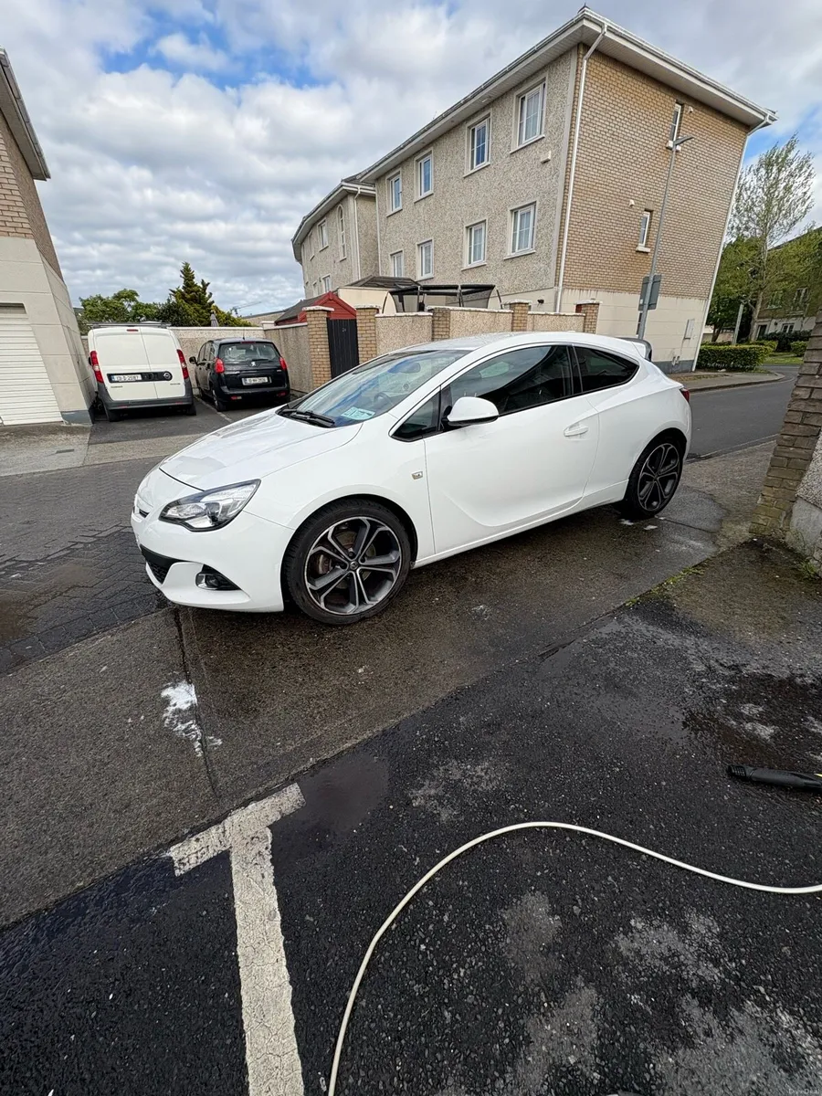 Vauxhall Astra GTC - Image 4