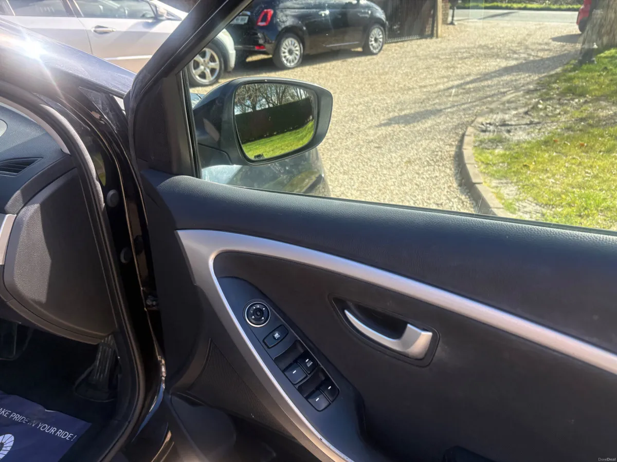 Hyundai i30 2016 1.7 diesel manual - Image 3