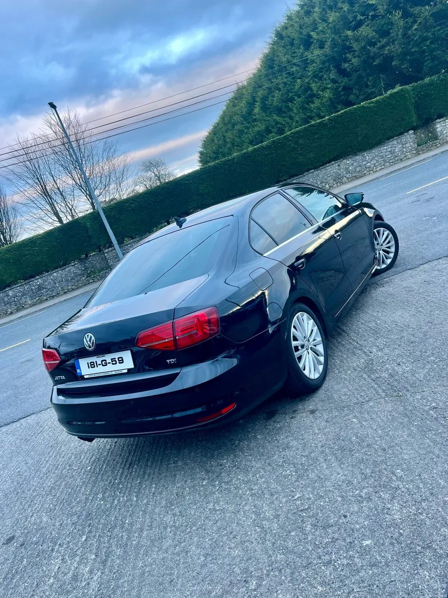 181 VW Jetta Highline 2.0 - Image 4