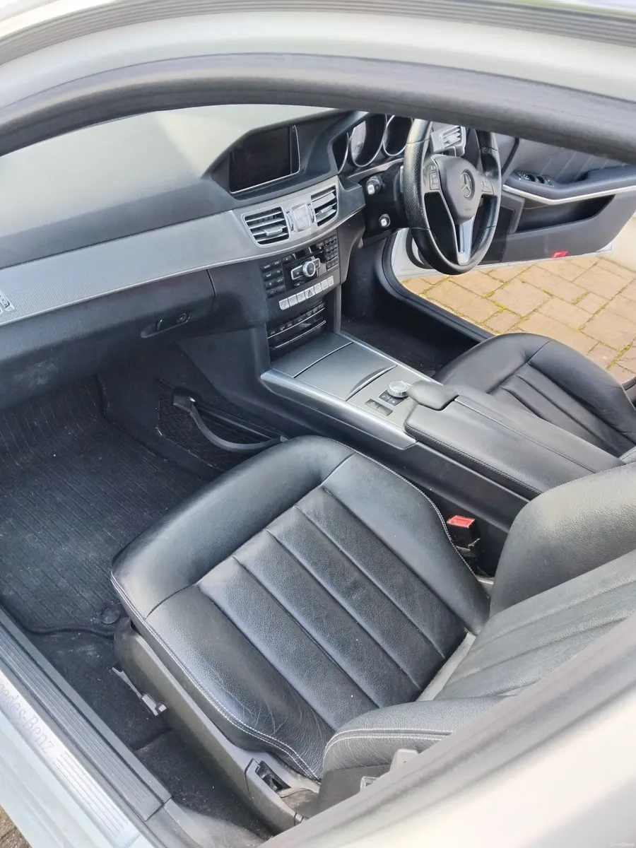 Mercedes-Benz E-Class 2014 7 Seater - Image 3
