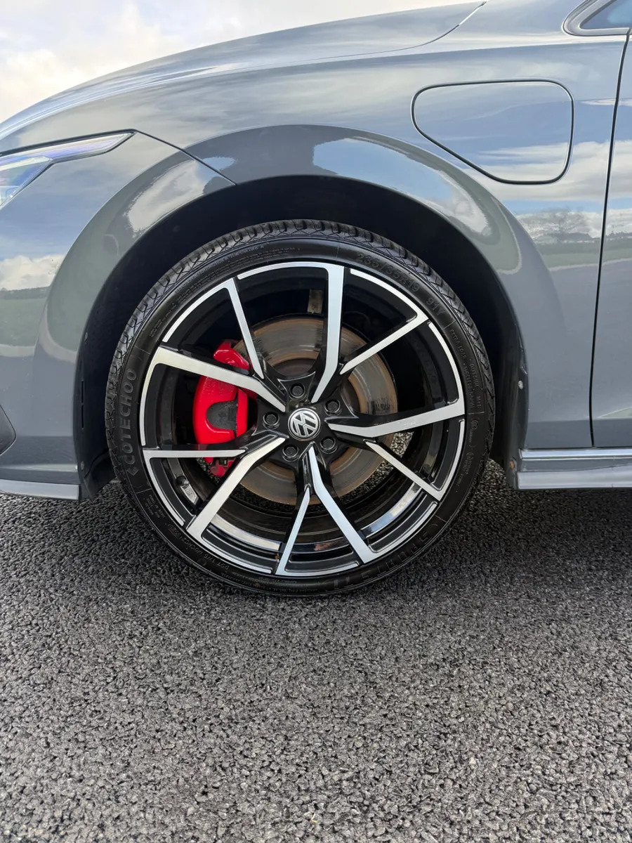 212 Volkswagen Golf GTE 245Bhp *WINTER PACK* - Image 2