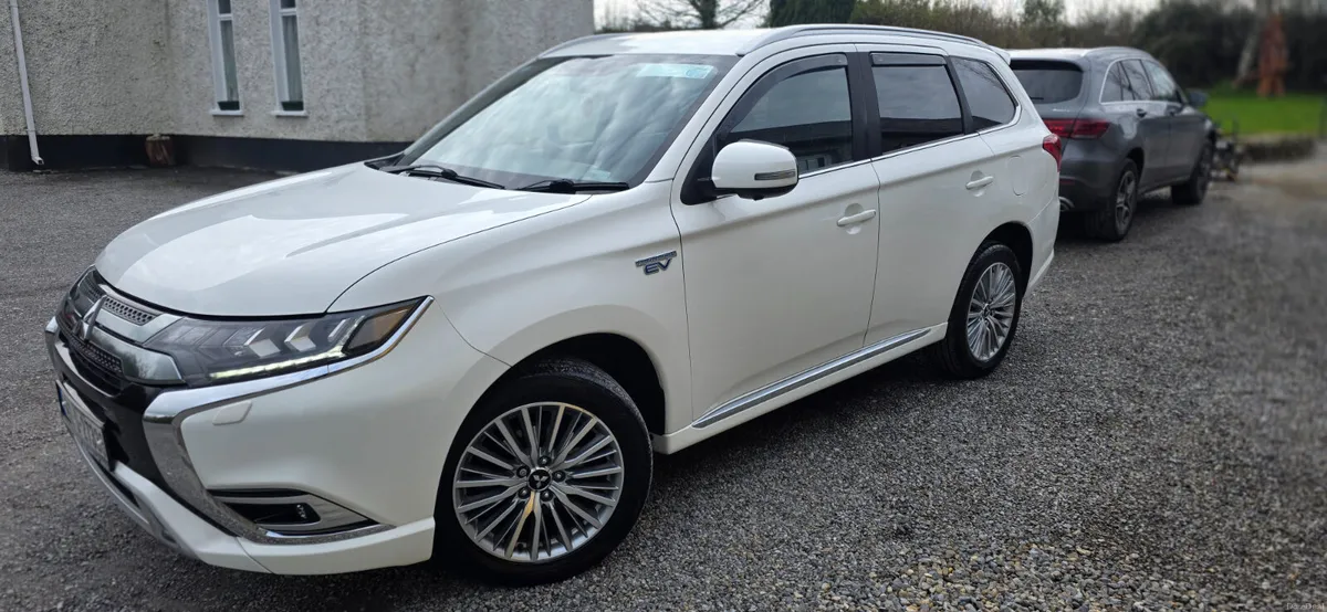 Mitsubishi Outlander 192 PREMIUM EDITION - Image 3