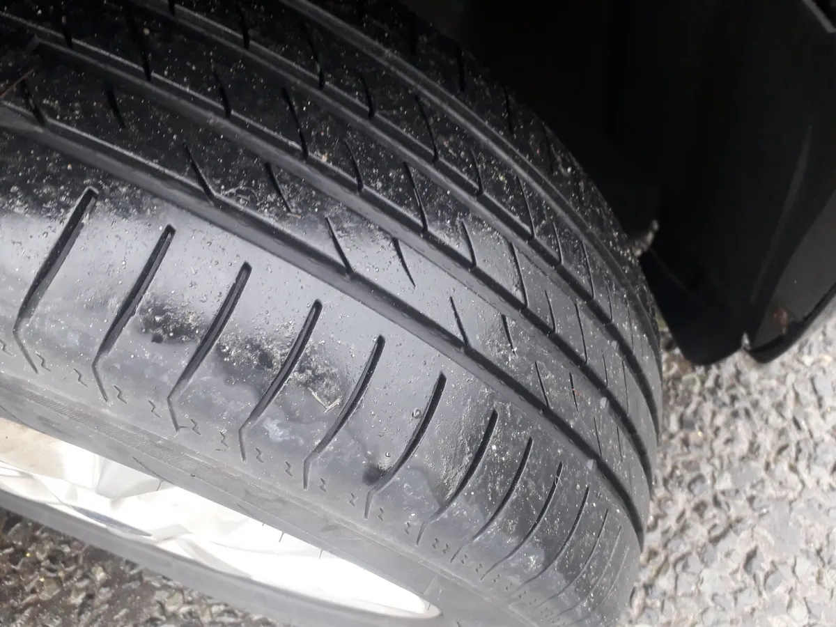 Ford Mondeo 2012 - Image 2