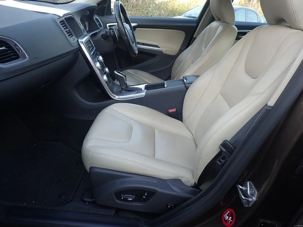 Volvo V60 2.0 D4 CROSS COUNTRY DIESEL 190 BHP AUTO - Image 4