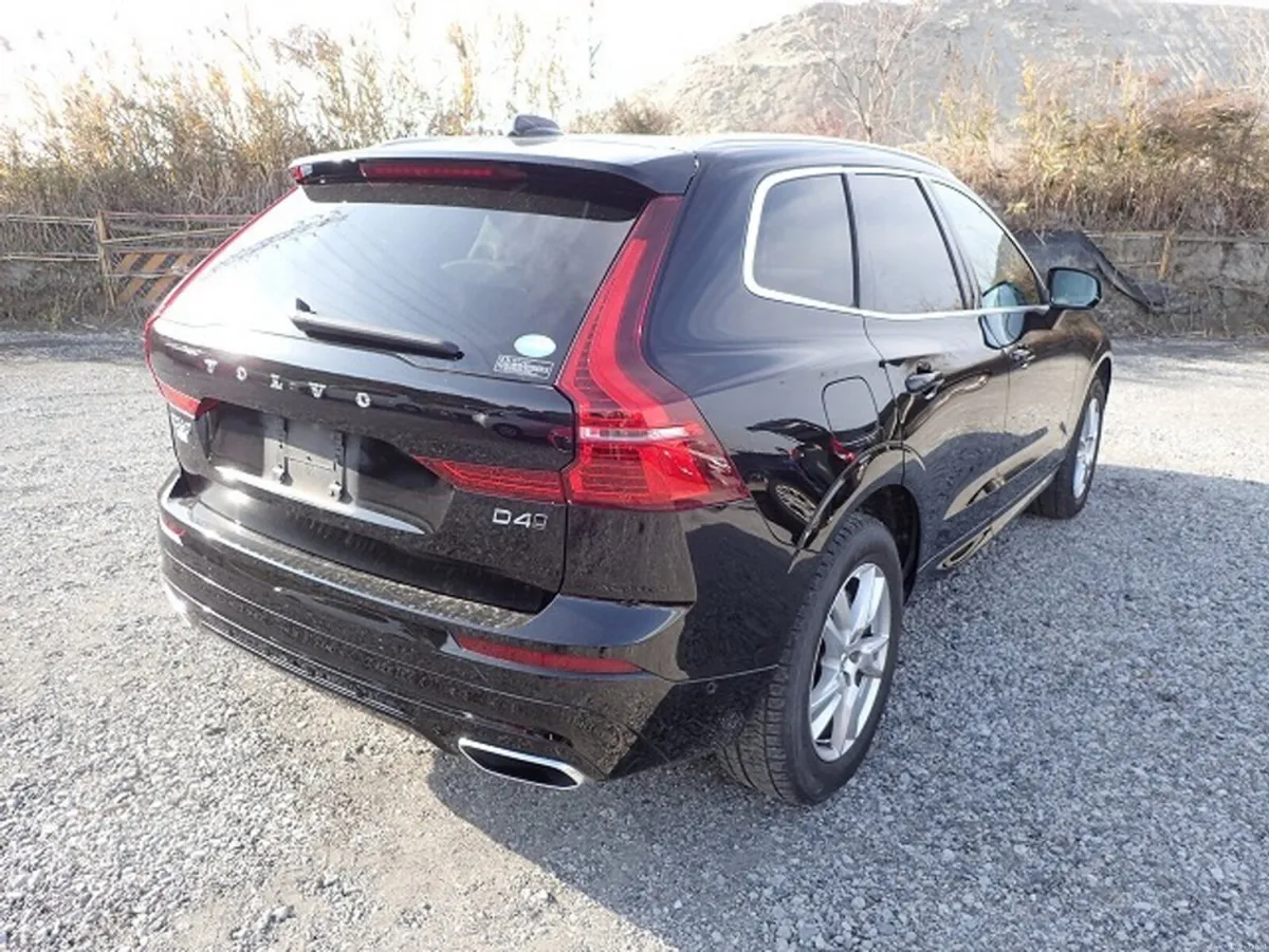 Volvo XC60 2.0 D4 MOMENTUM PLUS DIESEL AUTOMATIC / - Image 3