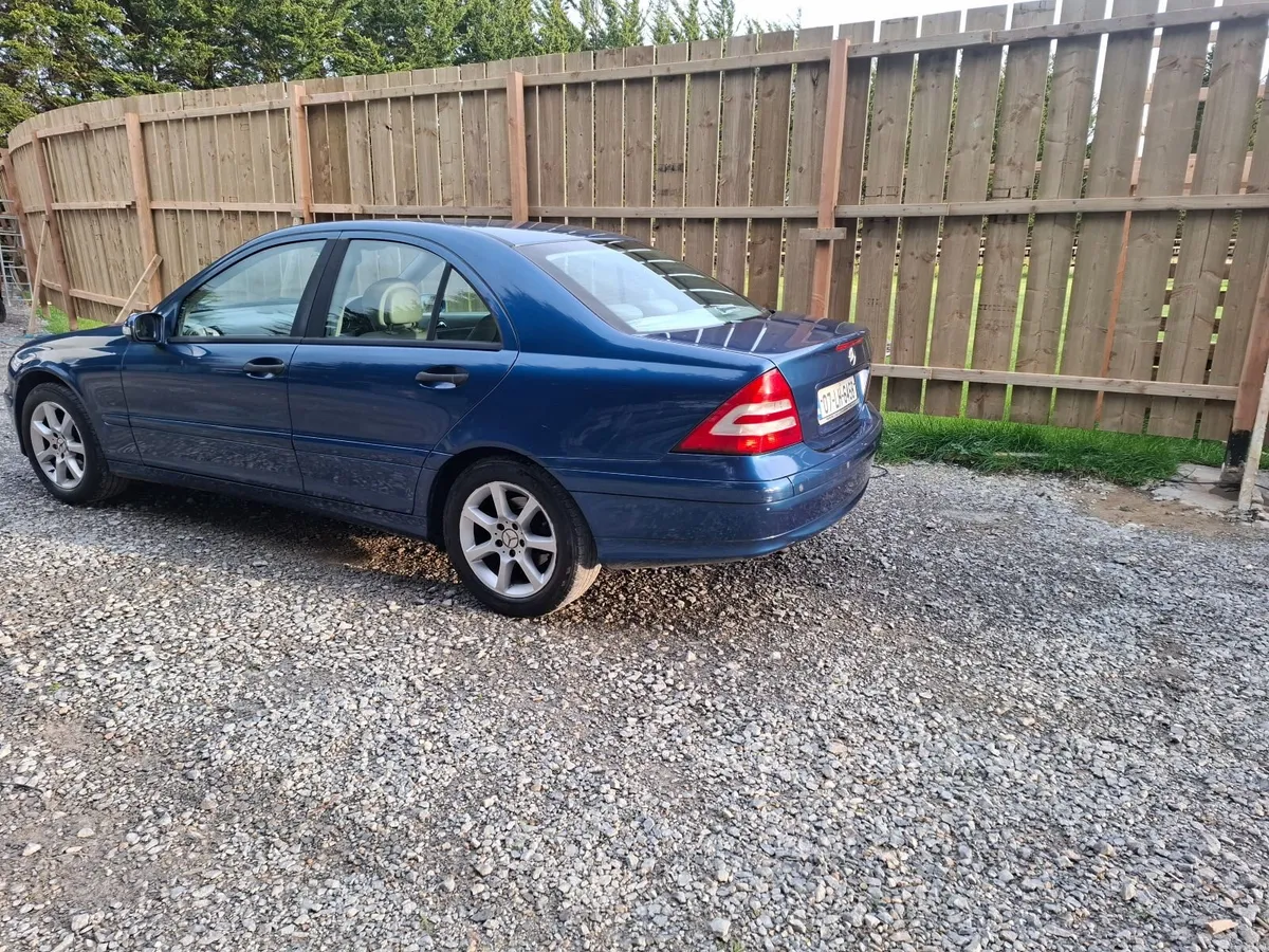 Mercedes-Benz C-Class 2007 - Image 3