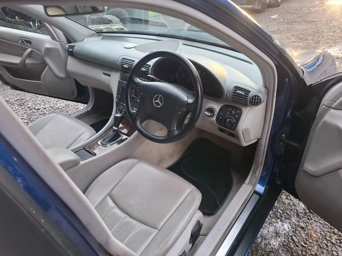 Mercedes-Benz C-Class 2007 - Image 4