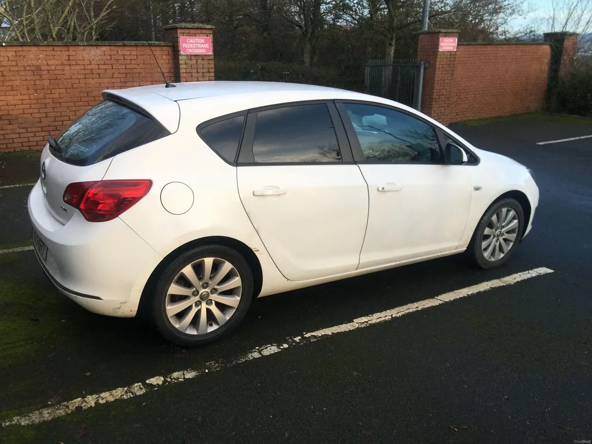 Opel Astra 2013 - Image 4