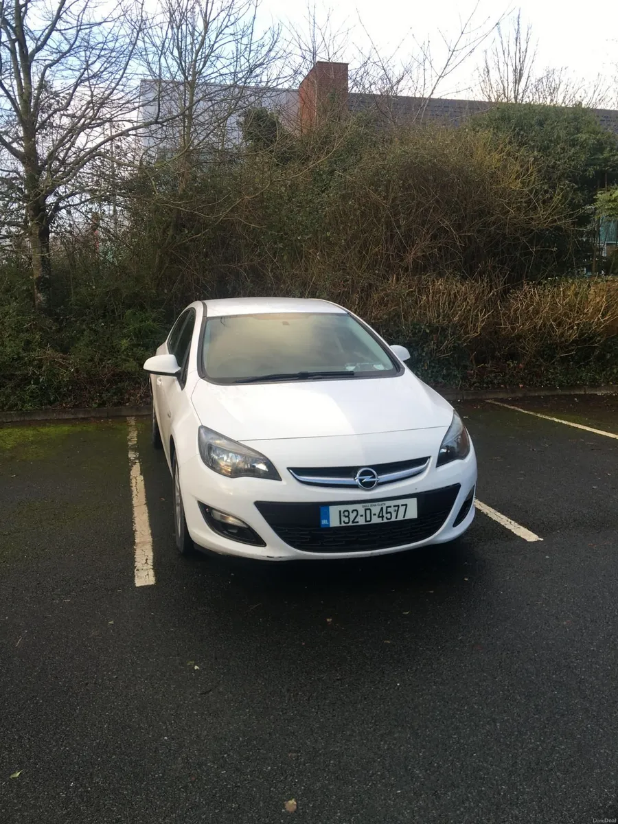 Opel Astra 2013 - Image 2
