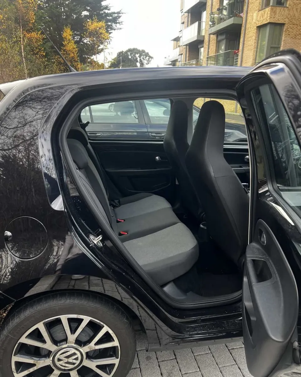 Volkswagen up! 2013 - Automatic - Image 3