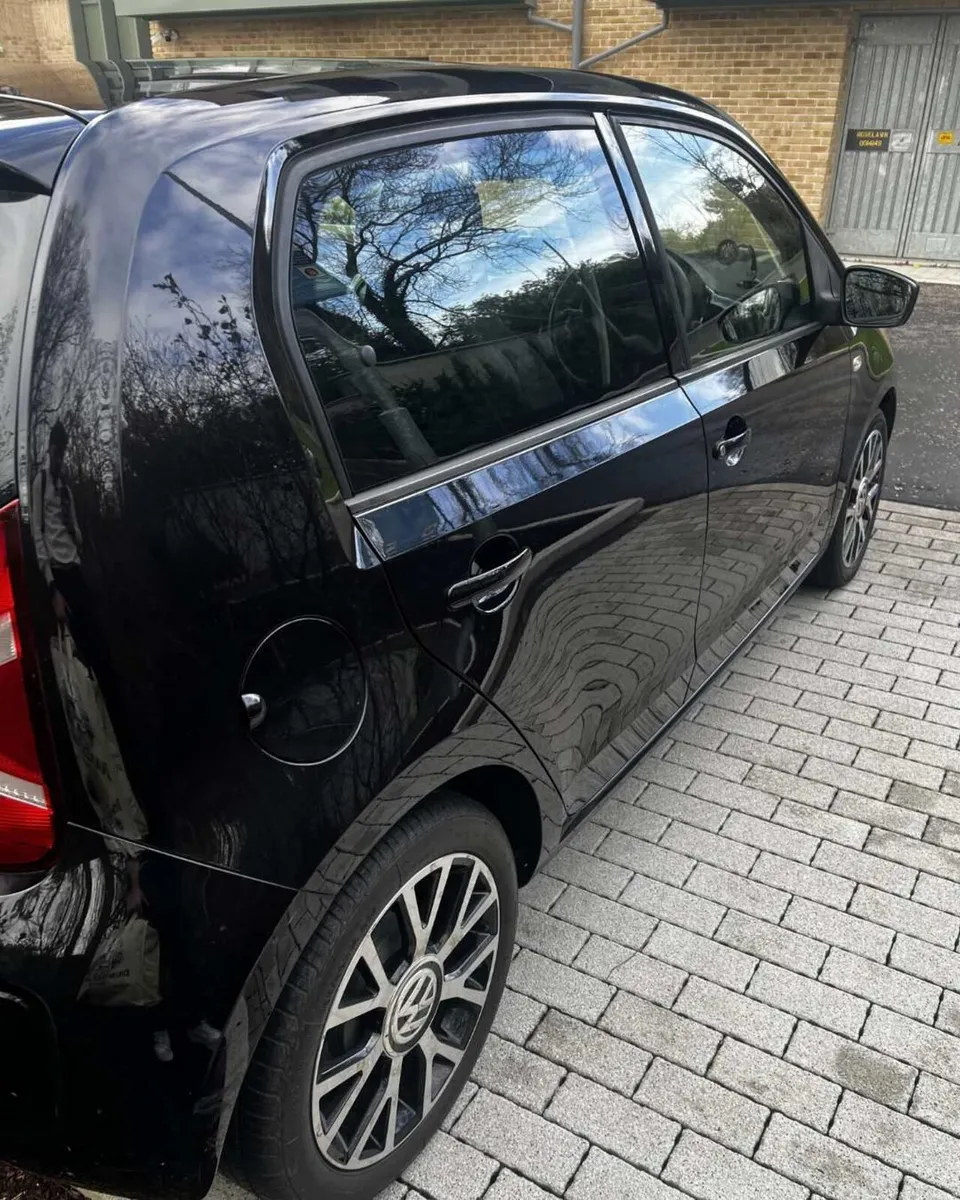 Volkswagen up! 2013 - Automatic - Image 4