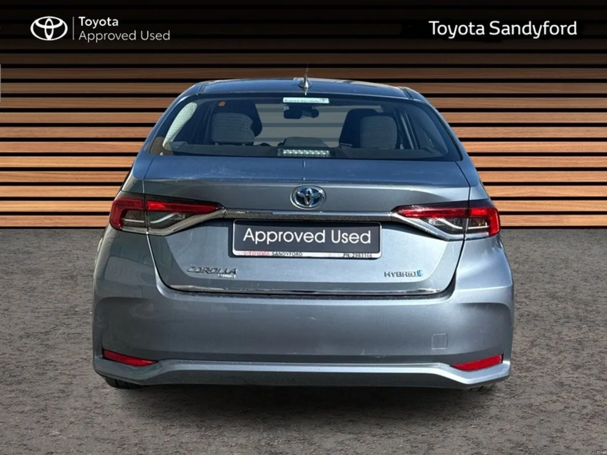 Toyota Corolla HYBRID LUNA AUTO SALOON // TOYOTA S - Image 4