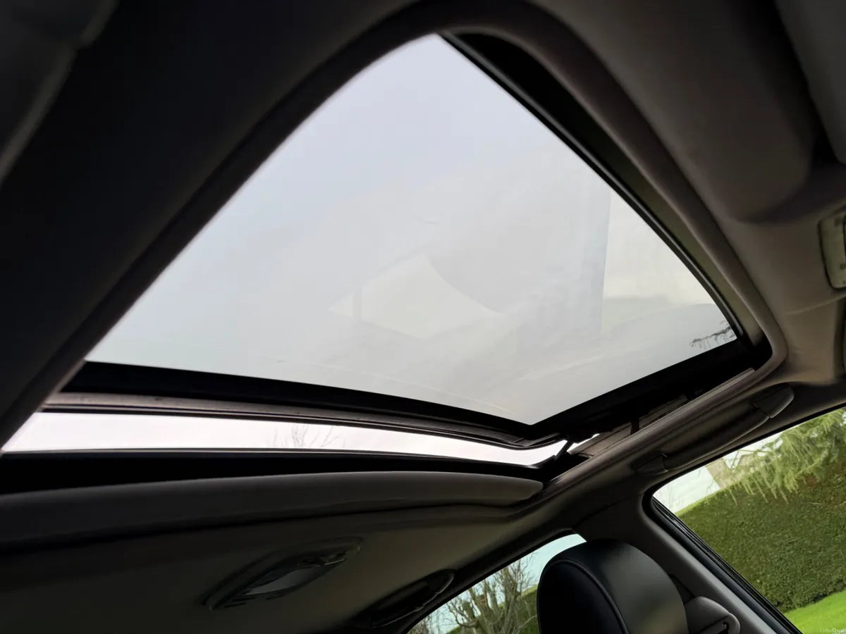 2000 LEXUS IS200 SPORT | LSD | SUNROOF | PRIVACY - Image 4