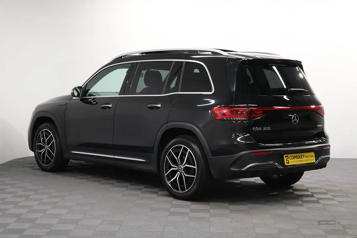 Mercedes-Benz EQB 300 AMG Line - Image 4
