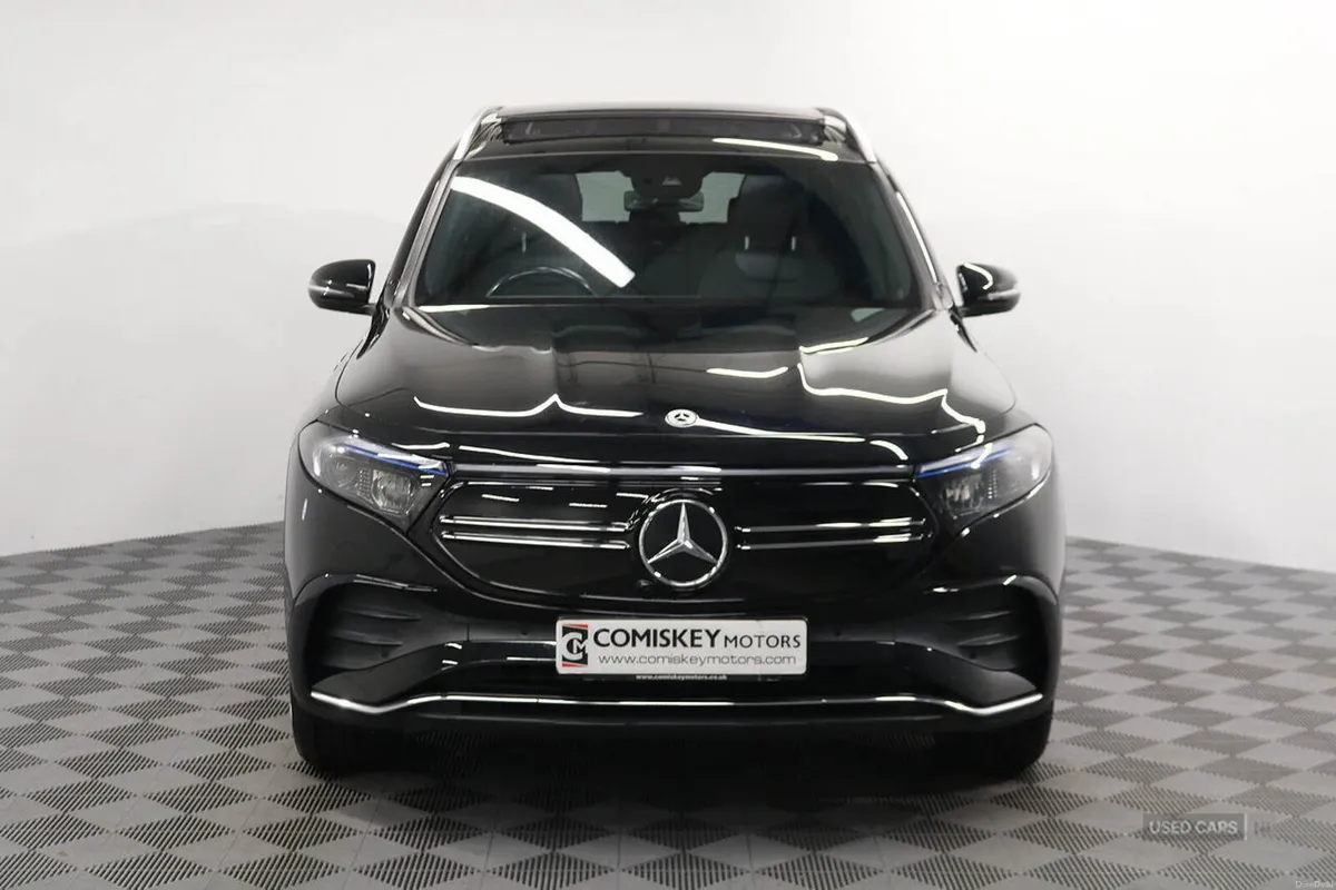 Mercedes-Benz EQB 300 AMG Line - Image 2