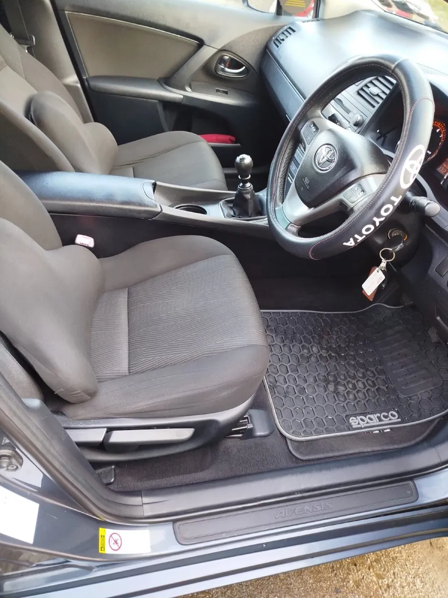 Toyota Avensis 2010 - Image 2
