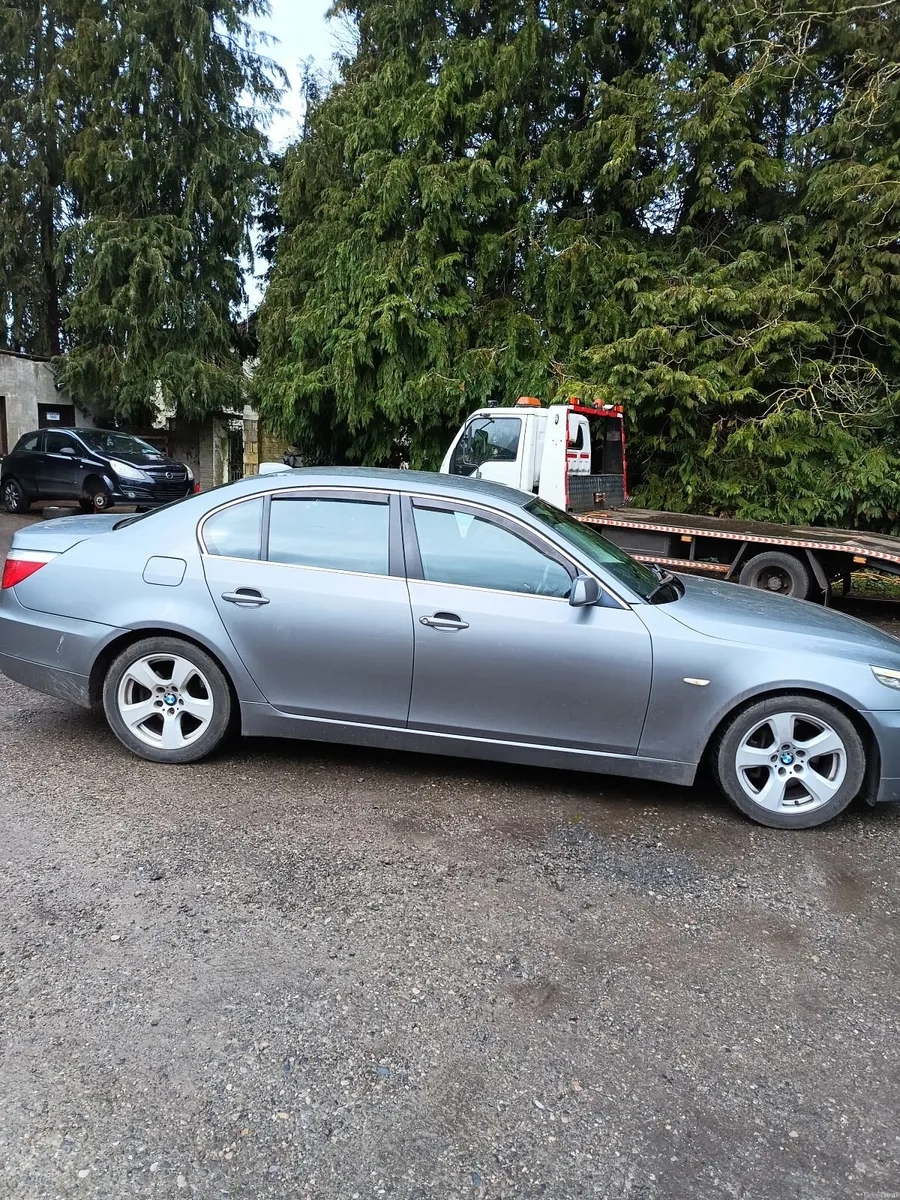 BMW 5-Series 2009 - Image 2