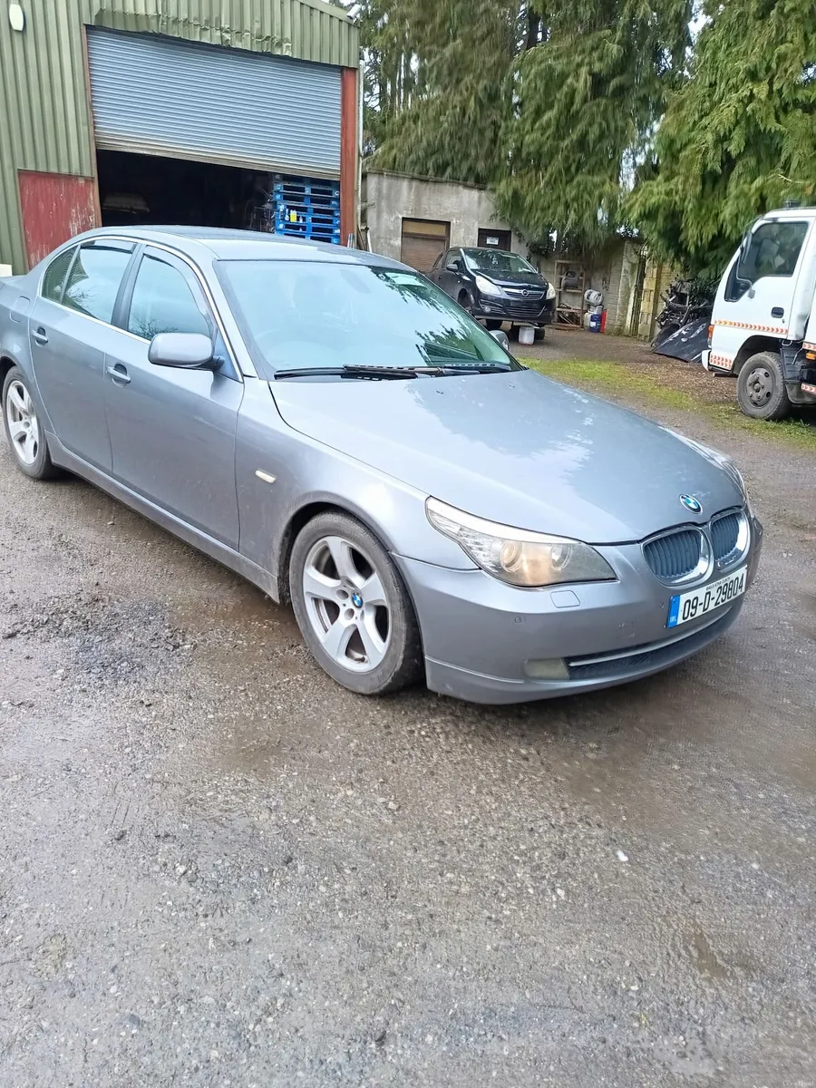 BMW 5-Series 2009 - Image 1