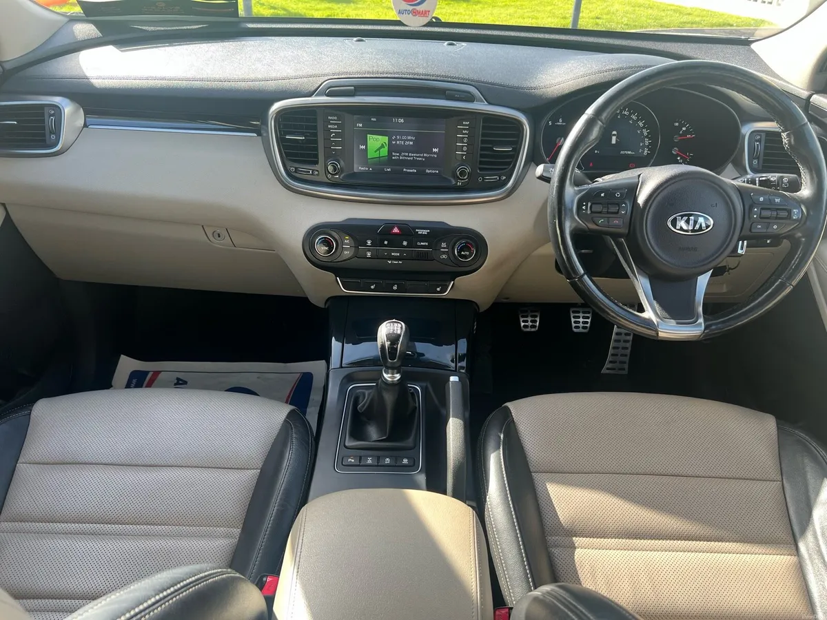 ⭐️⭐️⭐️Kia Sorento Platinum AWD⭐️⭐️⭐️ - Image 2