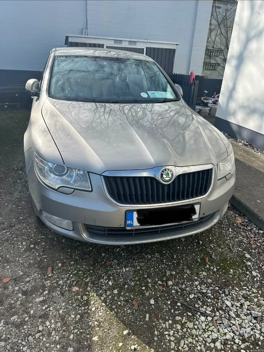 Skoda Superb 2012 - Image 1