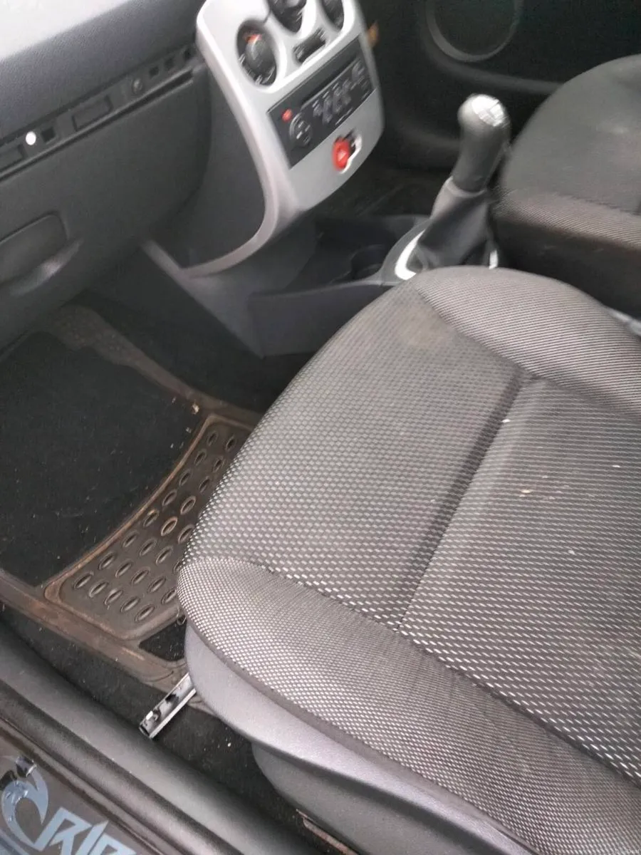 Renault Clio - Image 2