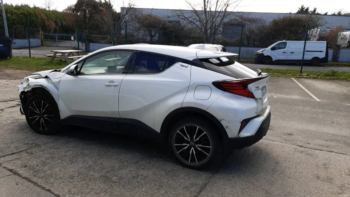 202 Toyota chr hybrid - Image 4