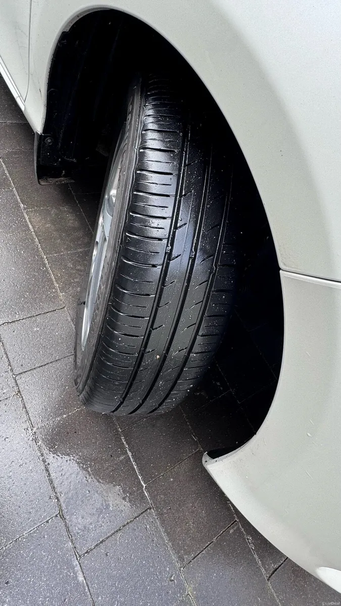 Toyota Yaris 2016 - Image 2