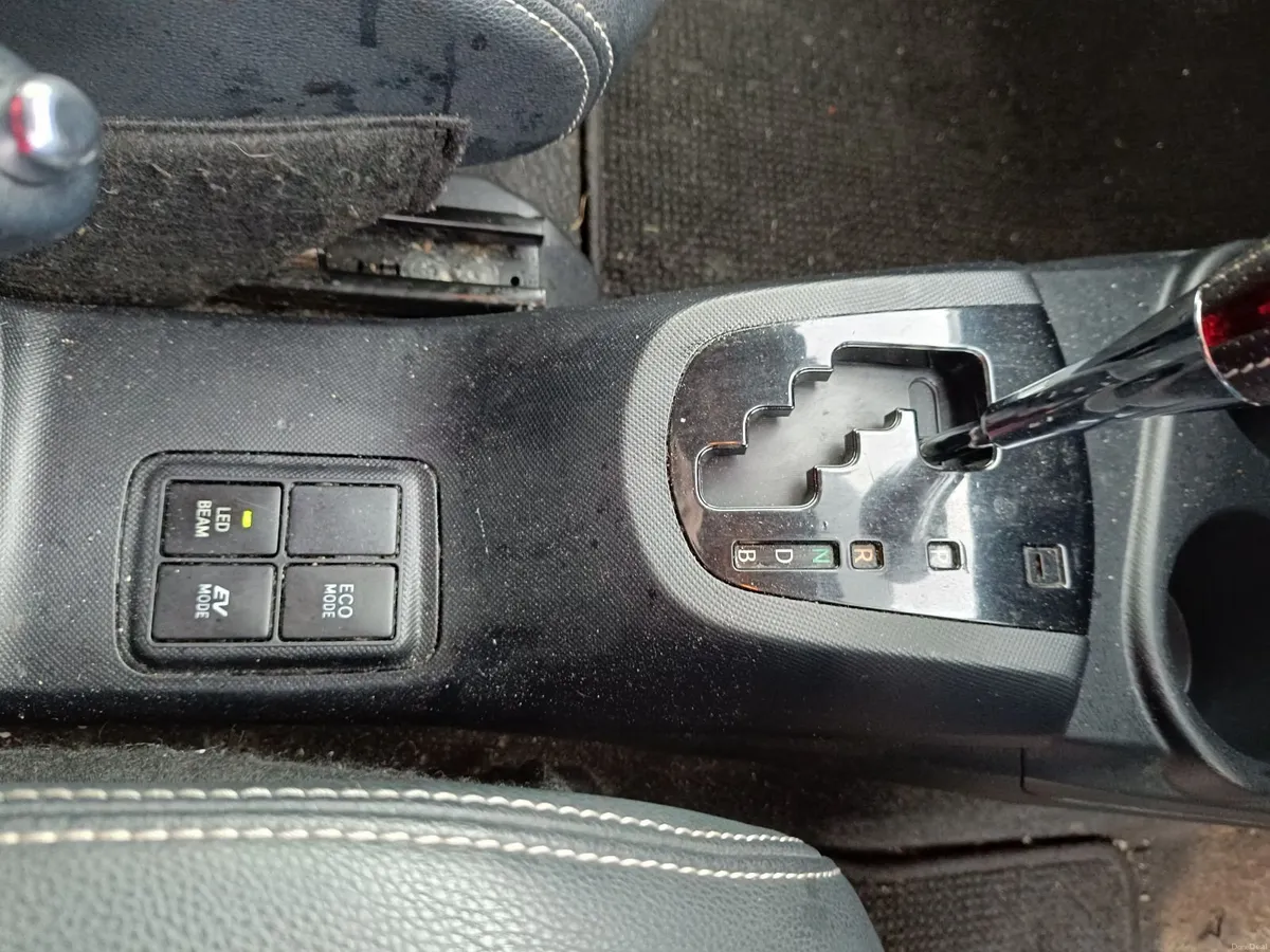 Toyota Aqua 2014 - Image 2