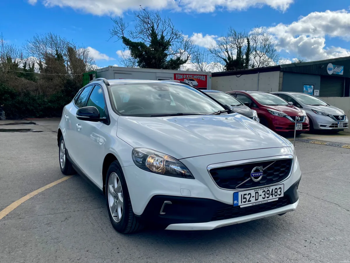 VOLVO V40 CROSS COUNTRY (2.0, DIESEL) - Image 1