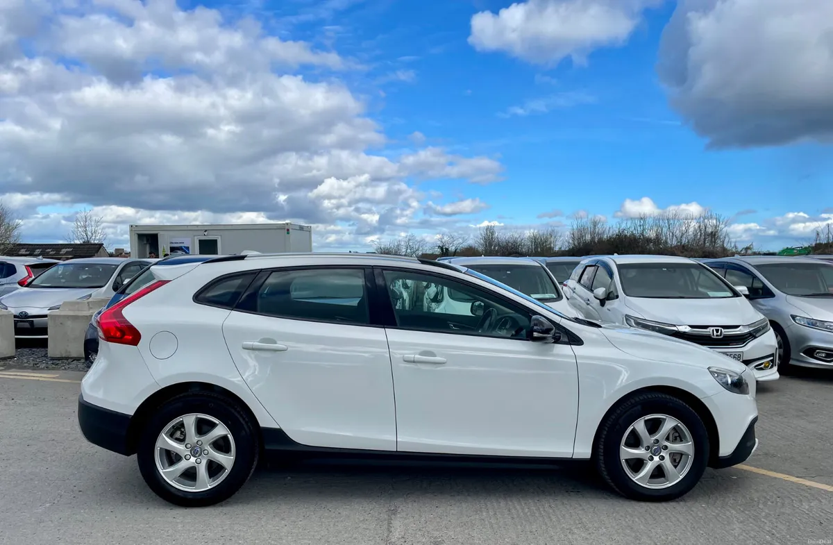 VOLVO V40 CROSS COUNTRY (2.0, DIESEL) - Image 4