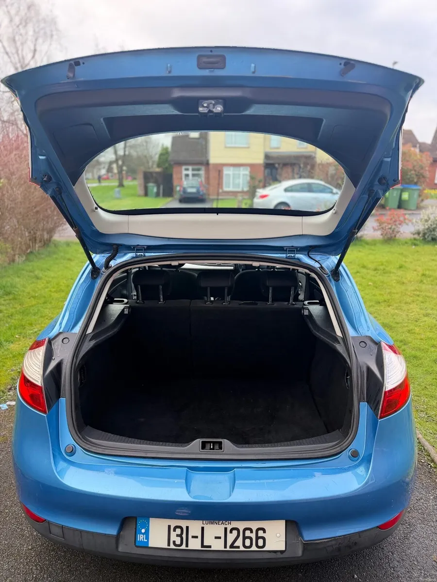 Electric Blue 1.6L Renault Megane (Petrol) - Image 4