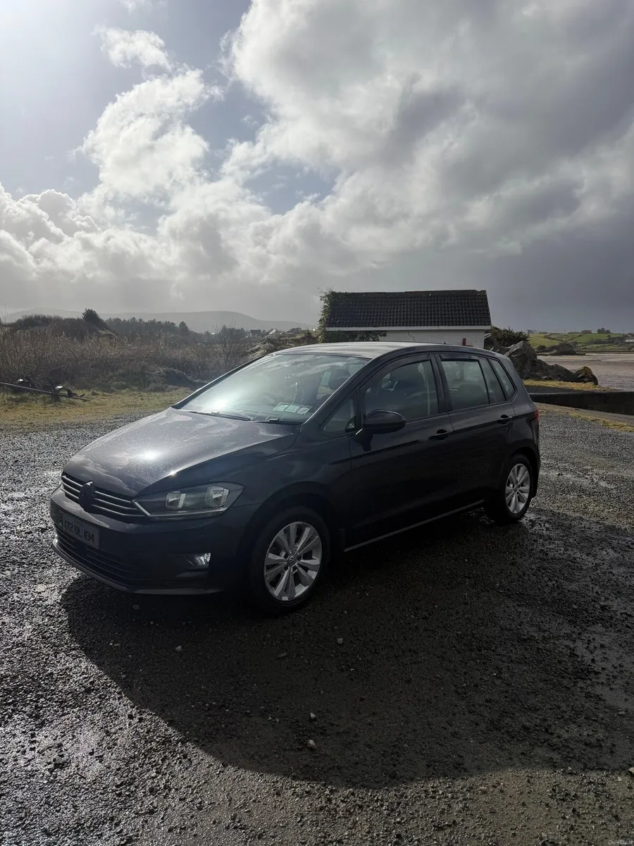 Low mileage golf sportsvan - Image 3