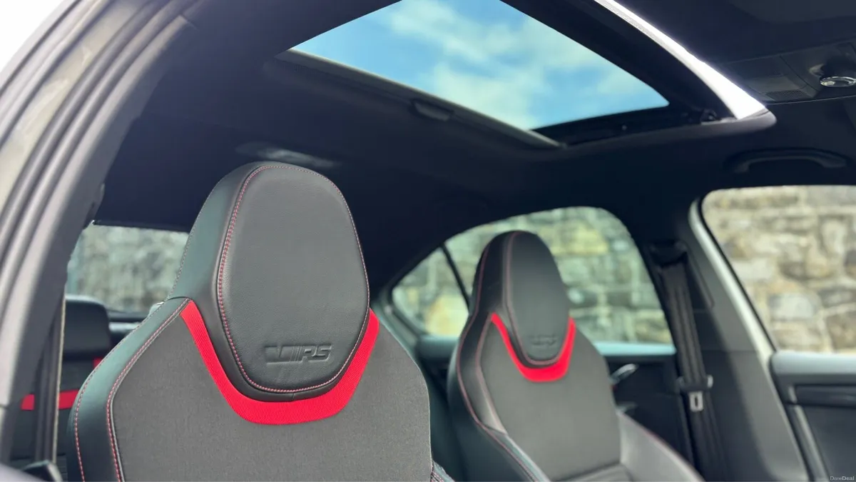 2016 (161) Skoda Octavia VRS - SunRoof - 2.0LTDI - Image 2