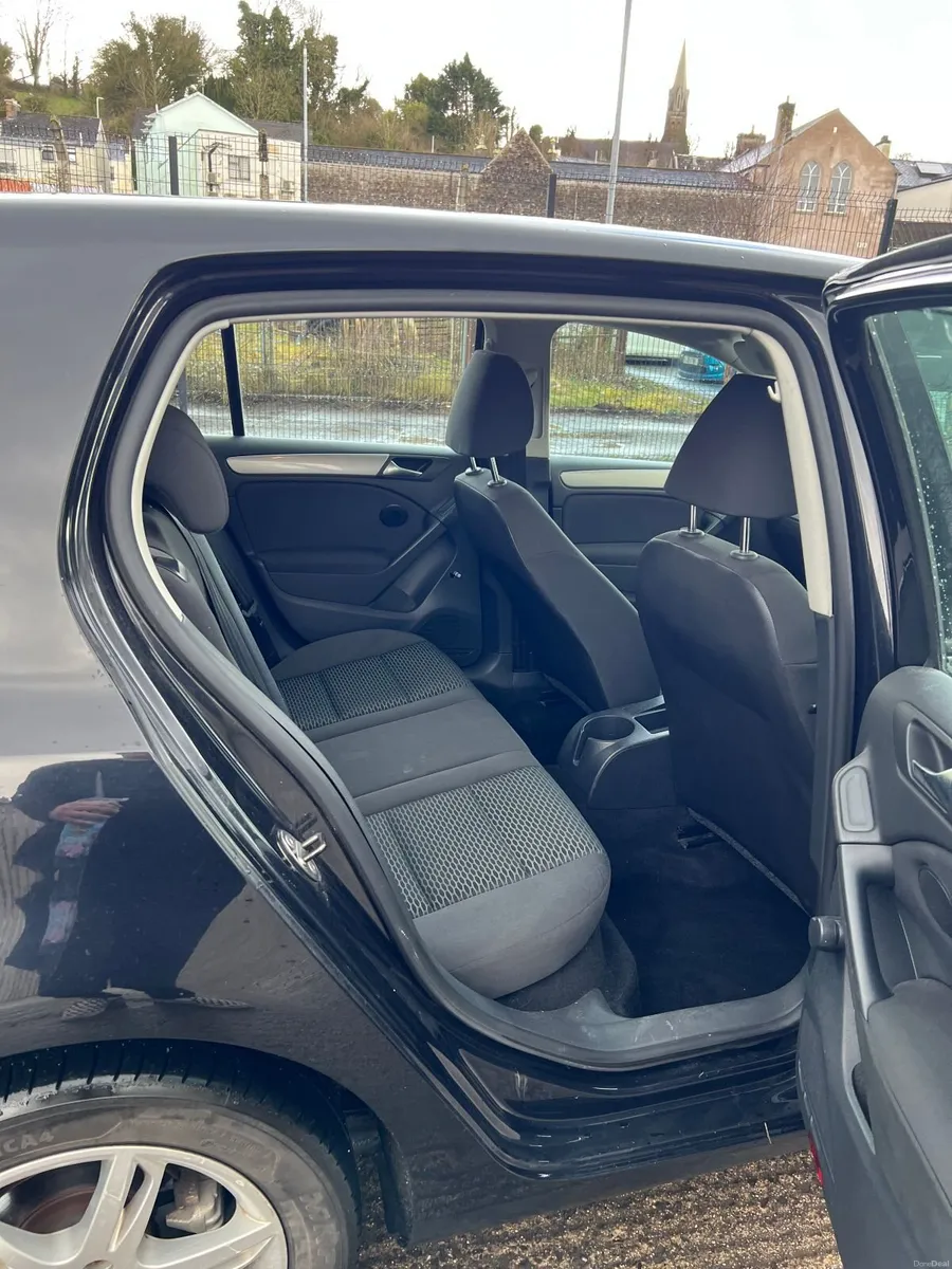 Volkswagen Golf 2012 - Image 2