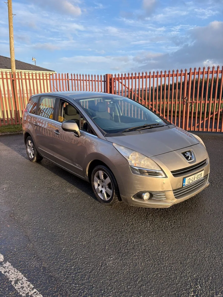 Peugeot 5008 2012 - Image 2