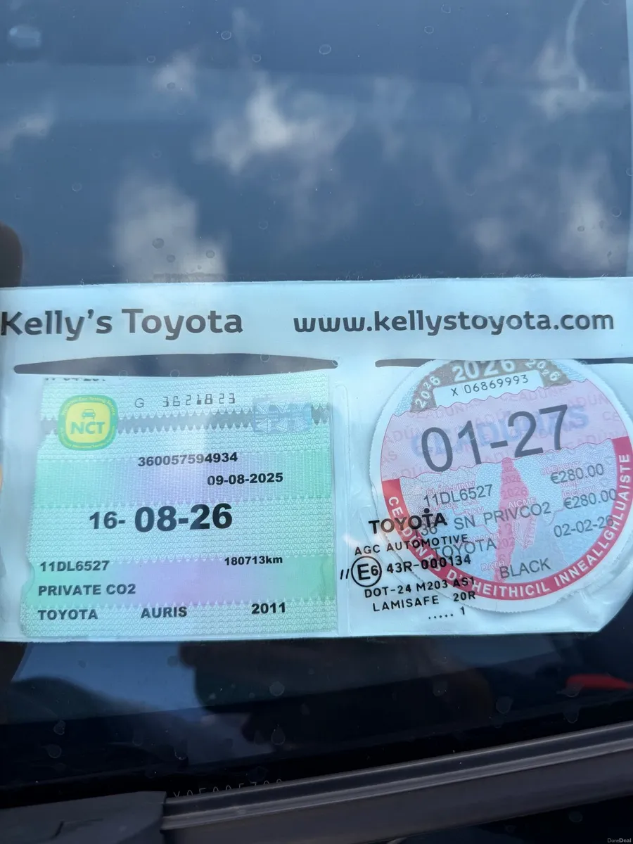 Toyota Auris 2011 petrol - Image 1