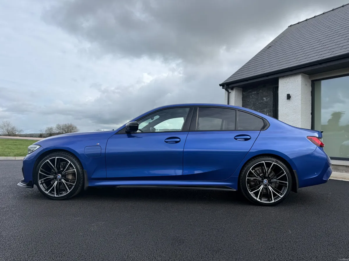211 BMW 330E M SPORT - Image 4