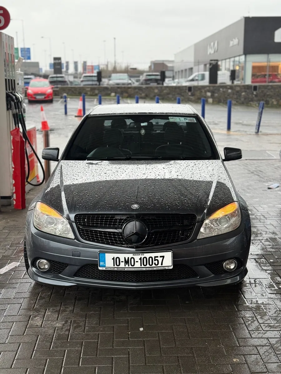 Mersedes Benz - Image 1