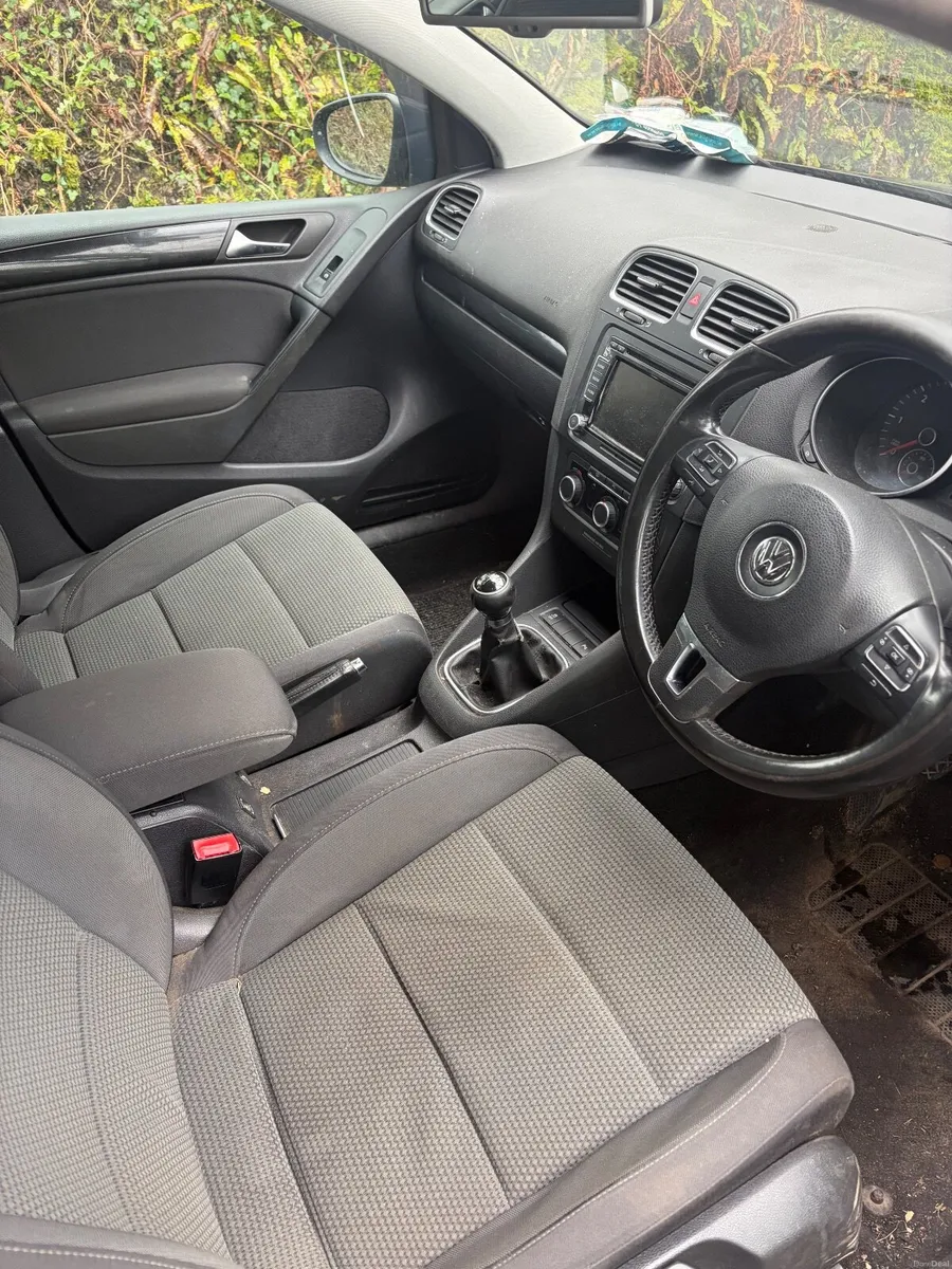 Volkswagen Golf 2011 - Image 2