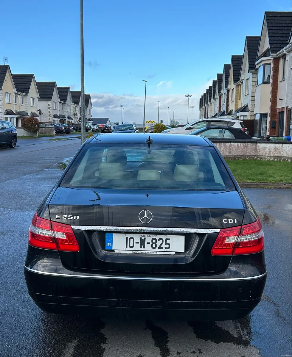 Mercedes E250 - Image 3