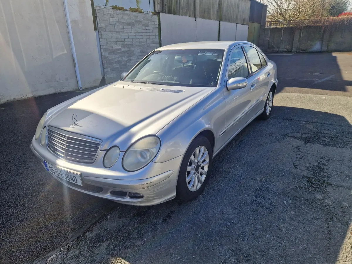 Mercedes-Benz E-Class 2005 - Image 1