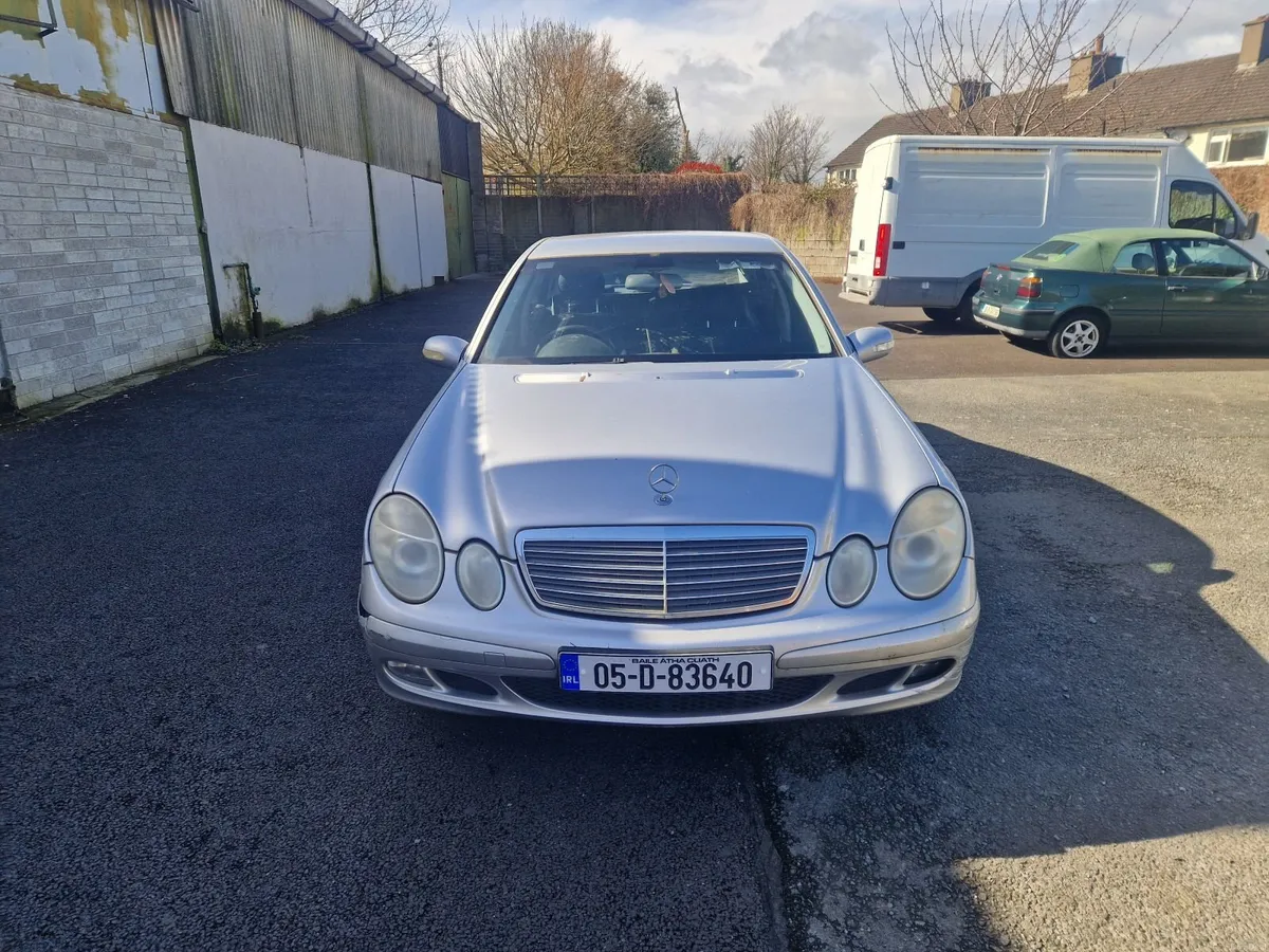 Mercedes-Benz E-Class 2005 - Image 2