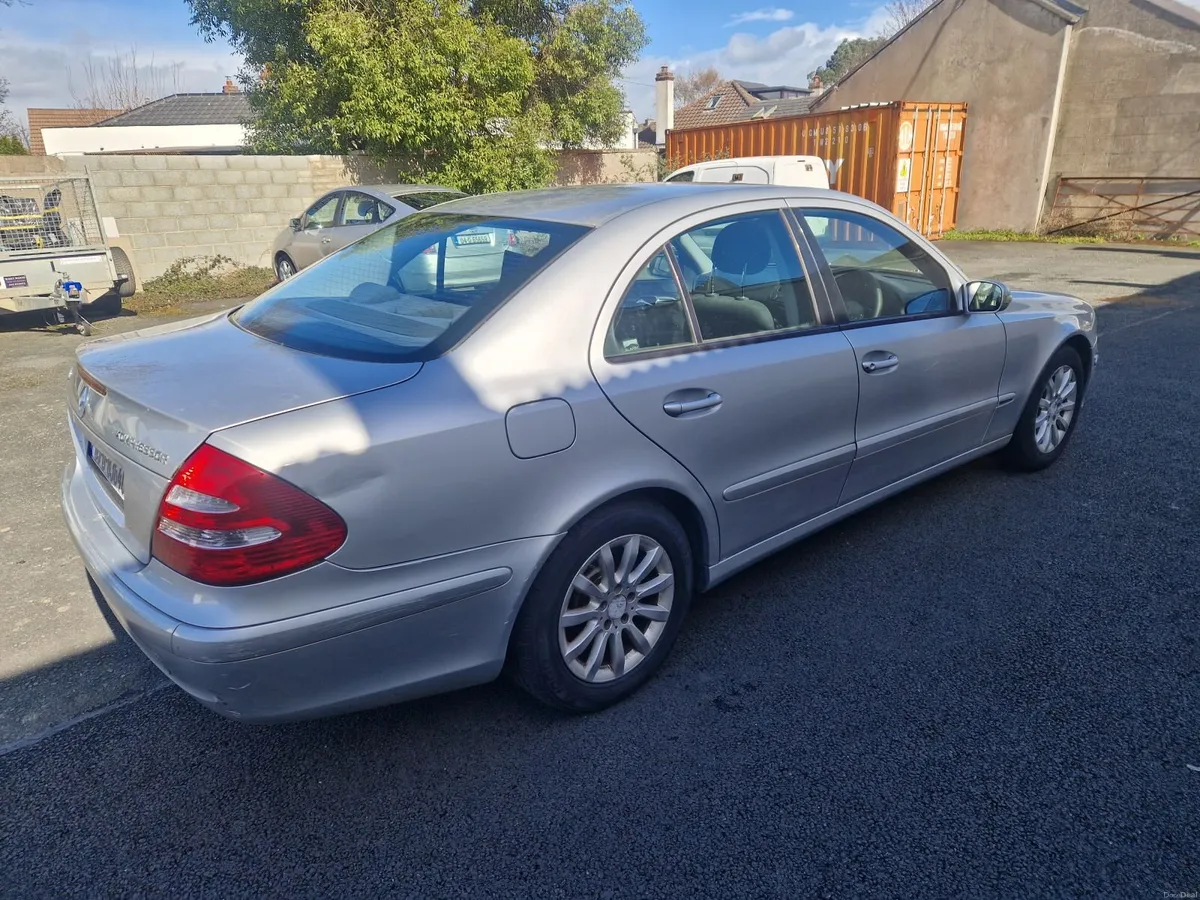 Mercedes-Benz E-Class 2005 - Image 3