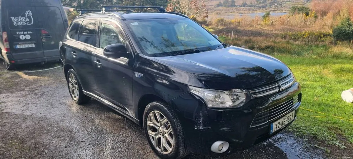 Mitsubishi Outlander SUV Hybrid Plug-in - Image 4