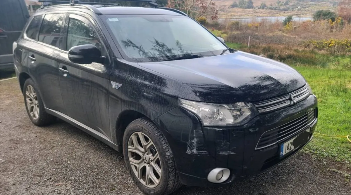 Mitsubishi Outlander SUV Hybrid Plug-in - Image 1